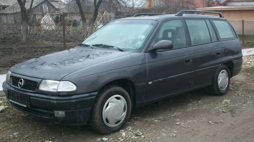 Dezmembrez Opel Astra F combi an 95 motor 1 6 benzina