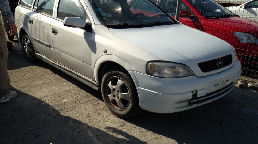 Dezmembrez Opel Astra G caravan 2001
