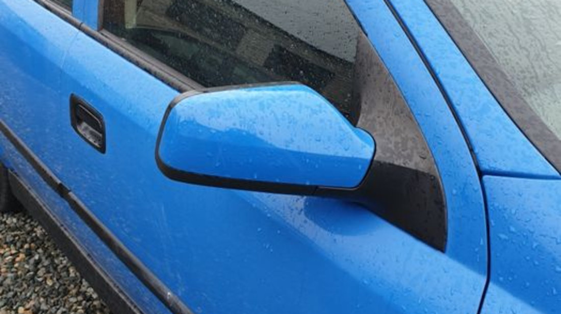 Dezmembrez Opel Astra G hatchback 4 usi albastru Y20A 1.6 16v Z16XE