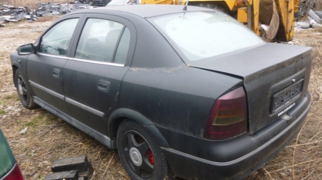 Dezmembrez Opel Astra G