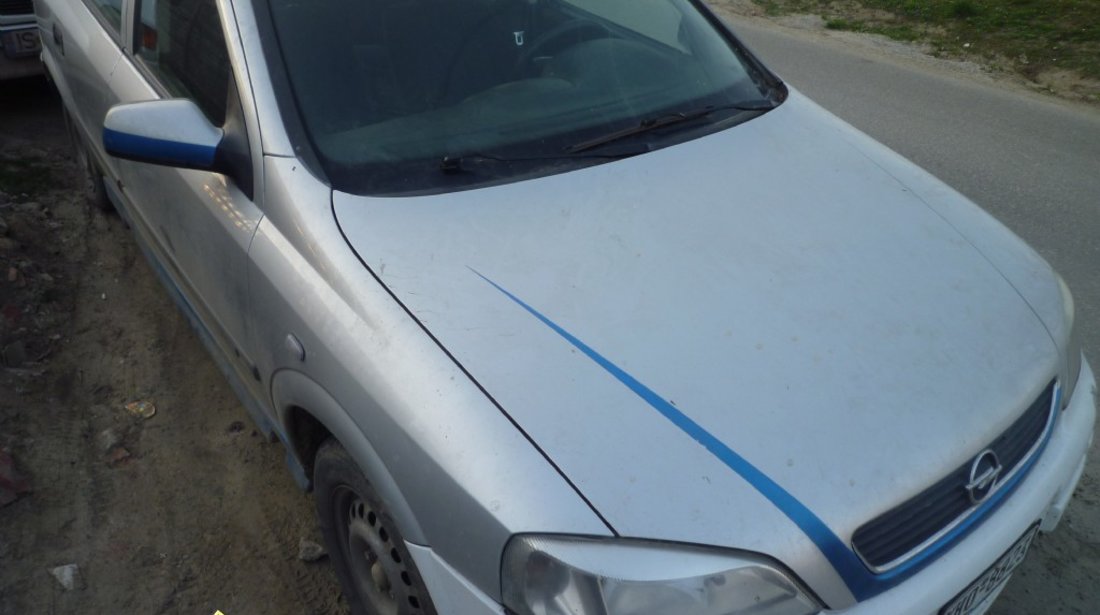 Dezmembrez Opel Astra G