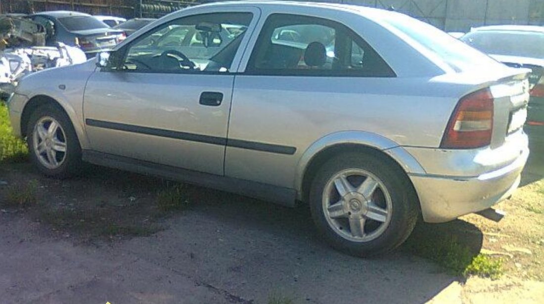 Dezmembrez Opel Astra G