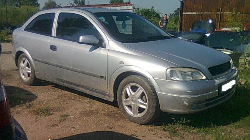 Dezmembrez Opel Astra G