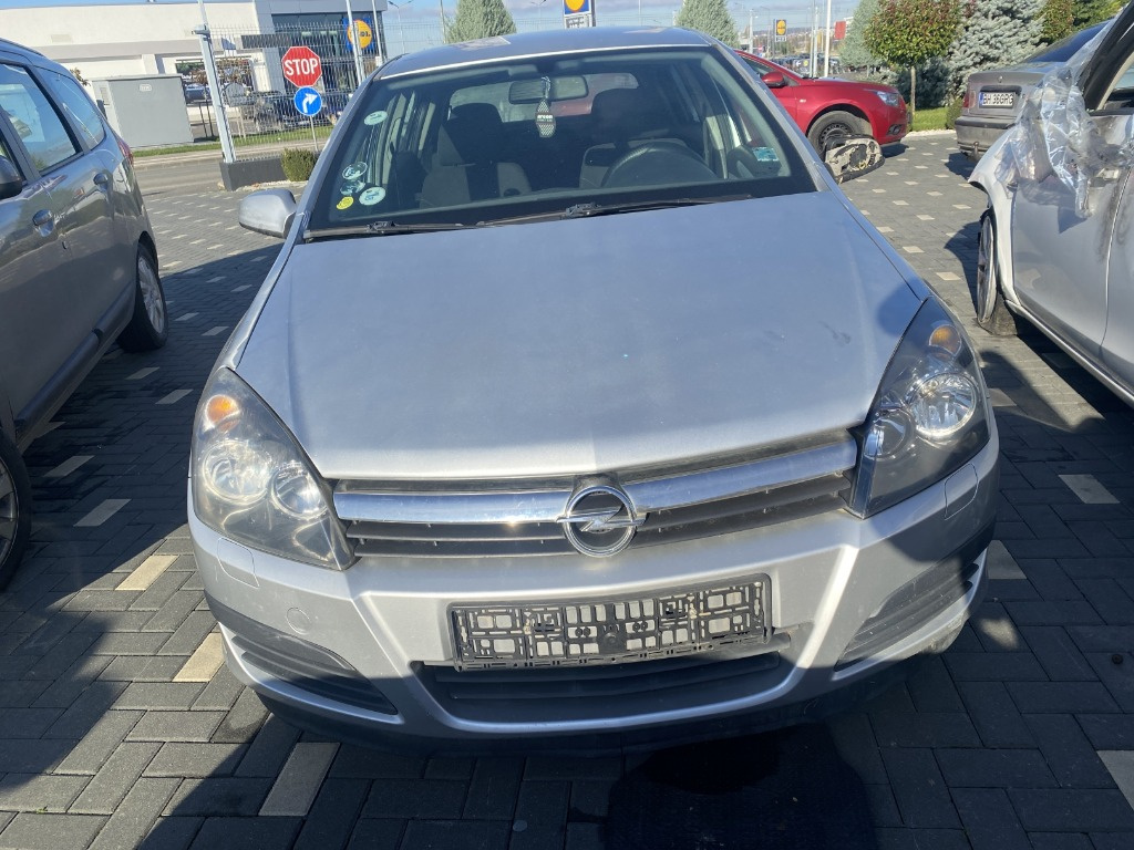 Dezmembrez Opel Astra H 1.4 benz 2005, Z14XEP