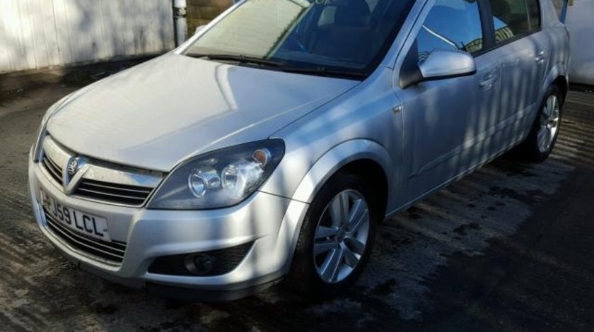 Dezmembrez Opel Astra H, 1.6b 2009