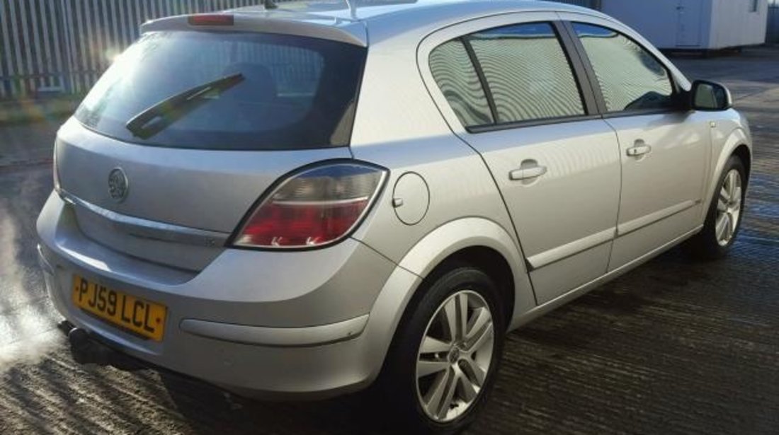 Dezmembrez Opel Astra H, 1.6b 2009