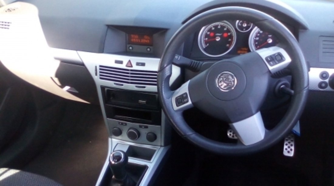 Dezmembrez Opel  Astra H ,an 2006