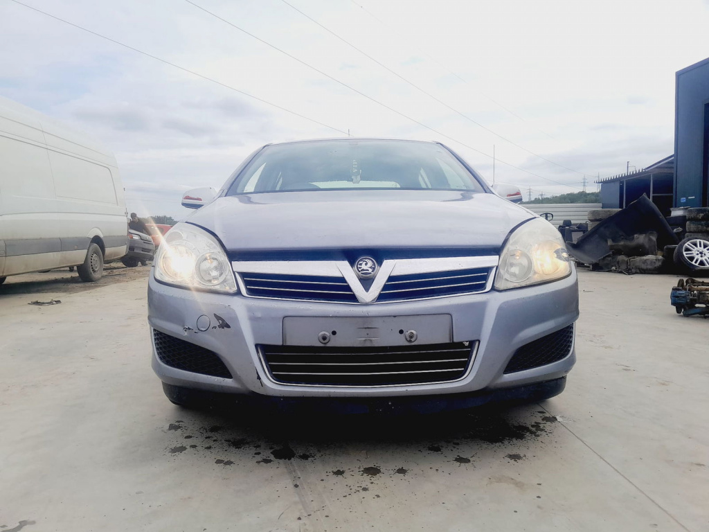 Dezmembrez Opel Astra H Hatchback [Fabr 2004-2009]
