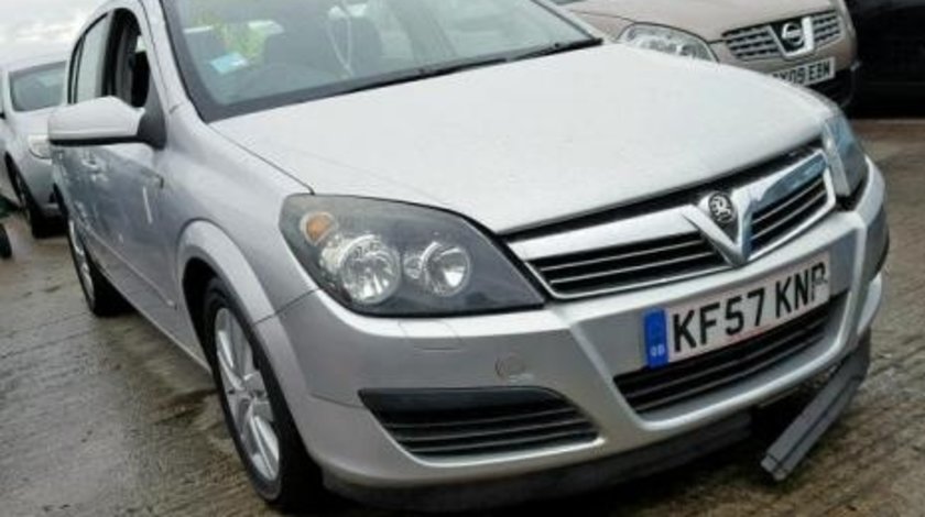 Dezmembrez Opel Astra H