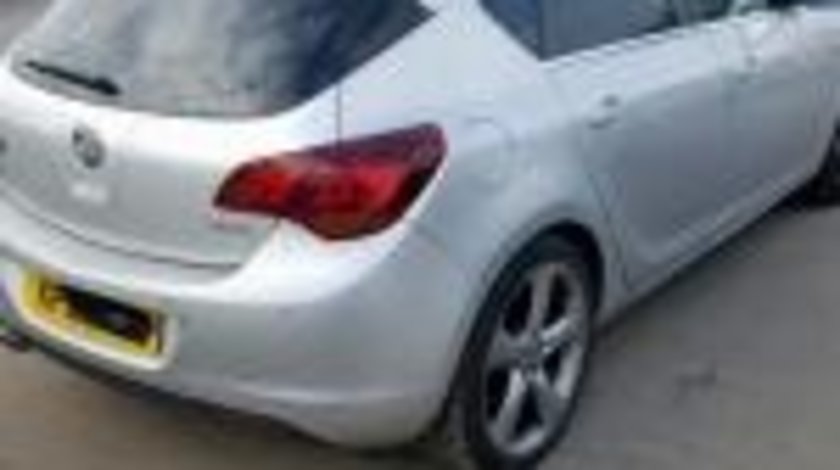 Dezmembrez Opel Astra J 1.4 b