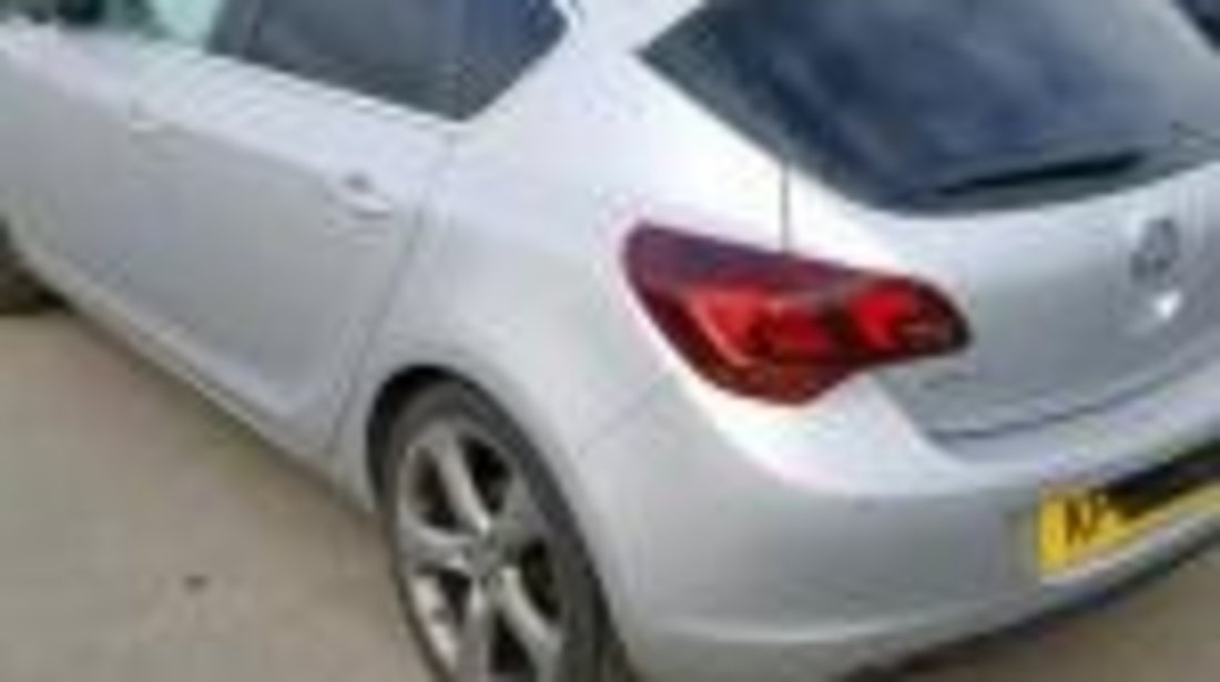 Dezmembrez Opel Astra J 1.4 b