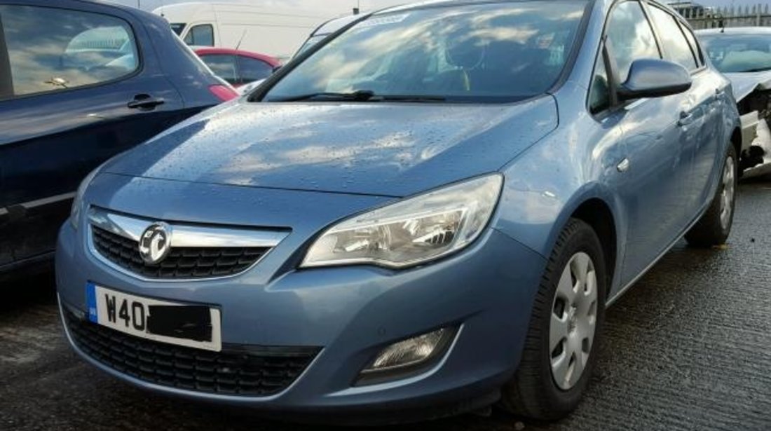 Dezmembrez Opel Astra J, 1.7cdti 2010