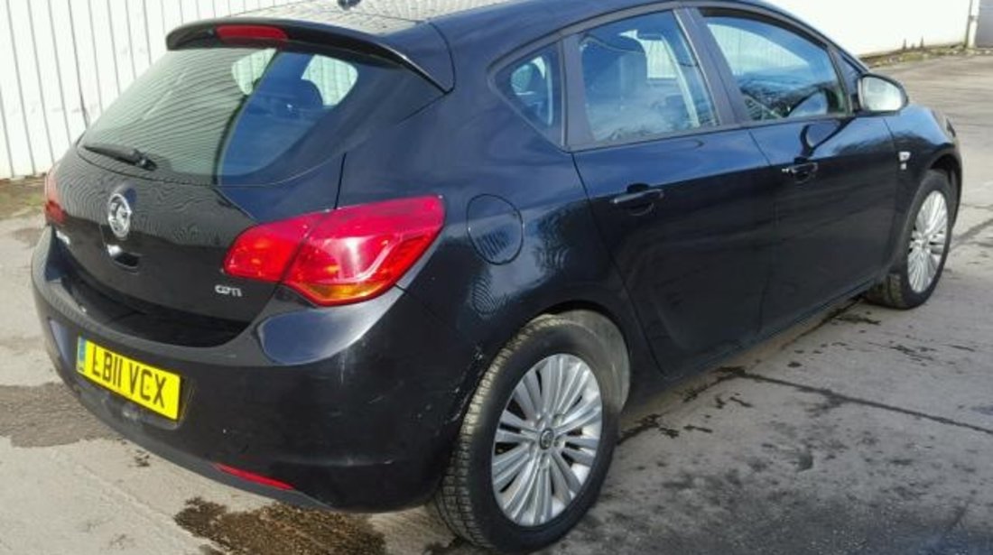 Dezmembrez Opel Astra J, 1.7cdti 2011