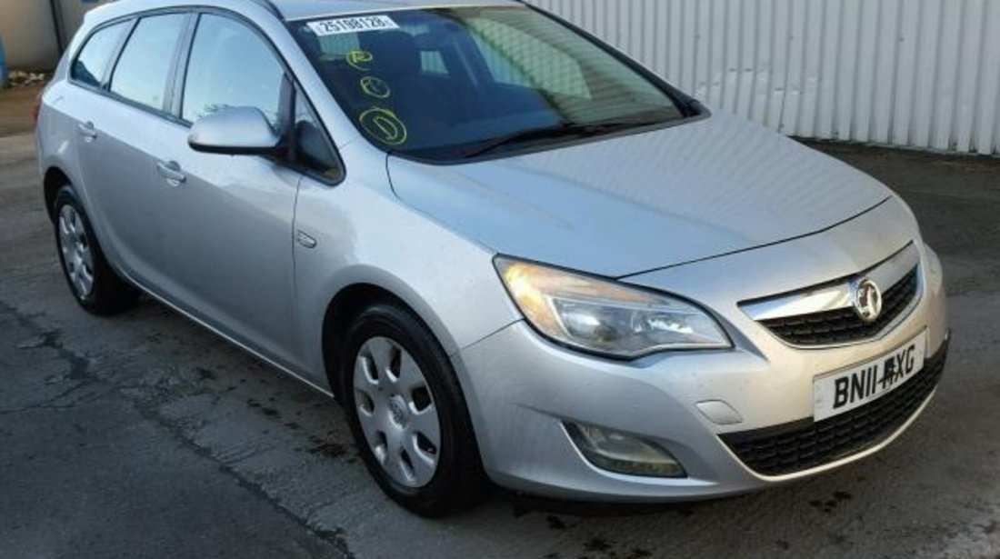 Dezmembrez Opel Astra J 1.7cdti 2011