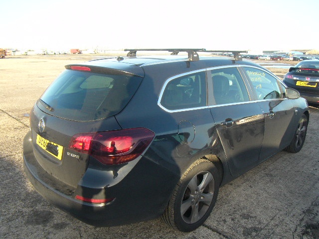 Dezmembrez Opel Astra J, 1.7cdti, orice piesa!