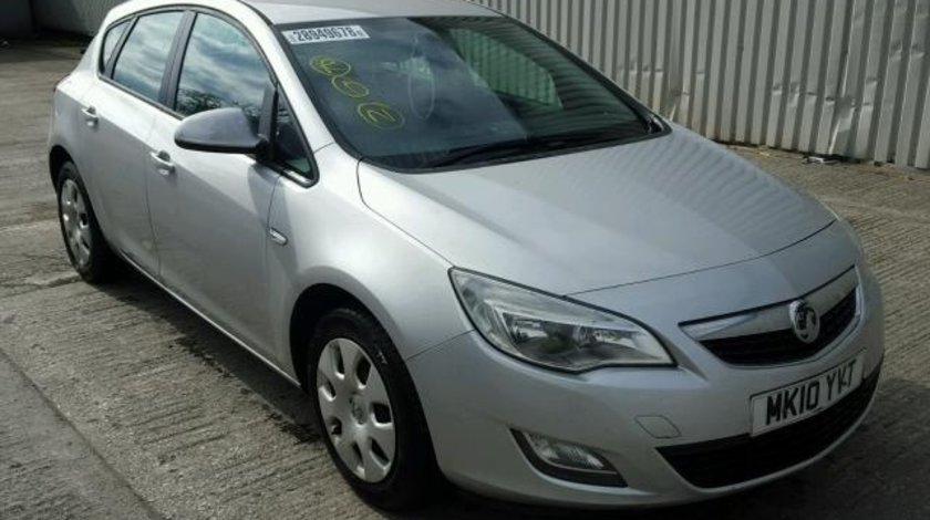 Dezmembrez Opel Astra J 1.7cdti