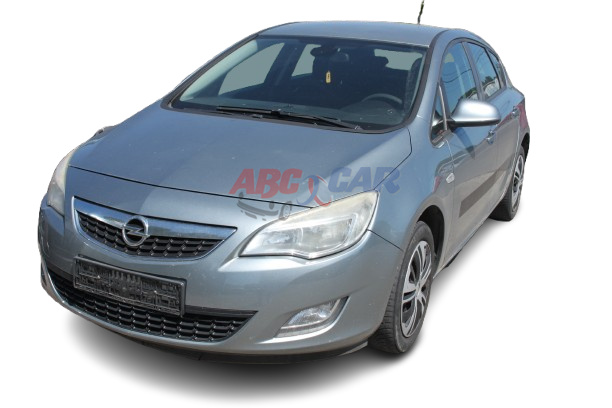 Dezmembrez Opel Astra J 2011 hatchback 1.7 CDTI