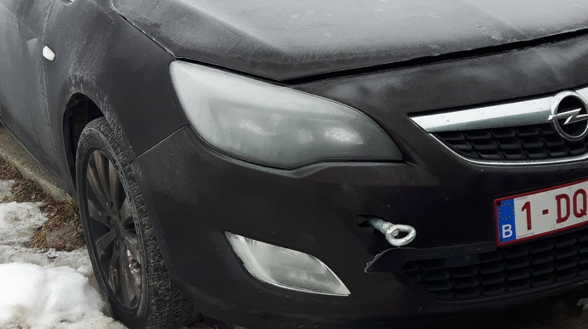 Dezmembrez Opel Astra J Caravan 1.7CDTI cod motor A17DTE 2010