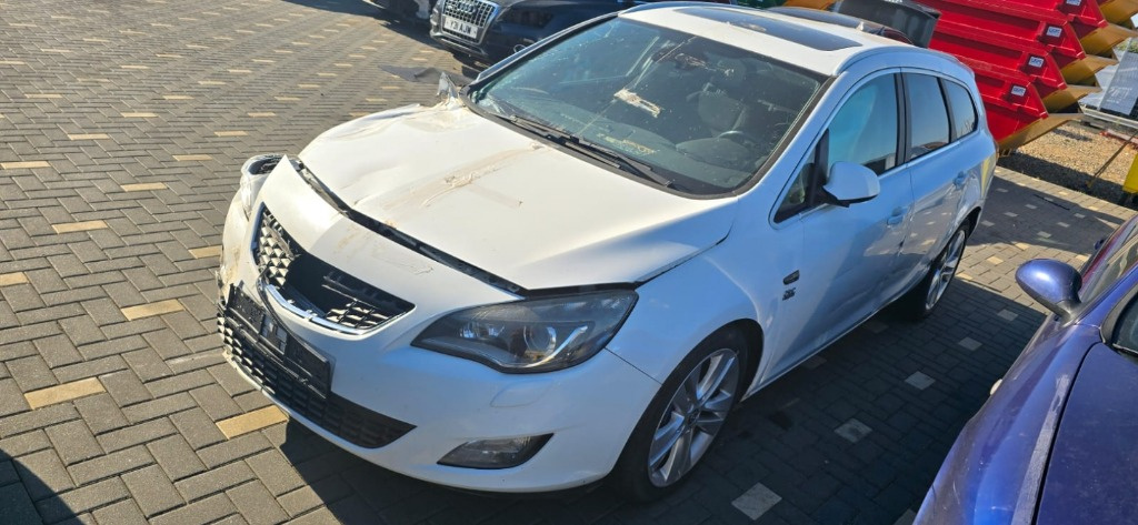 Dezmembrez Opel Astra J Combi 2.0 CDTI, A20DTH