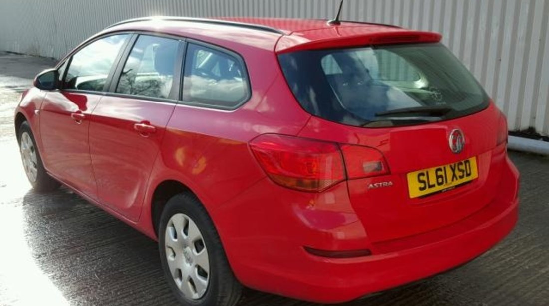 Dezmembrez Opel Astra J combi