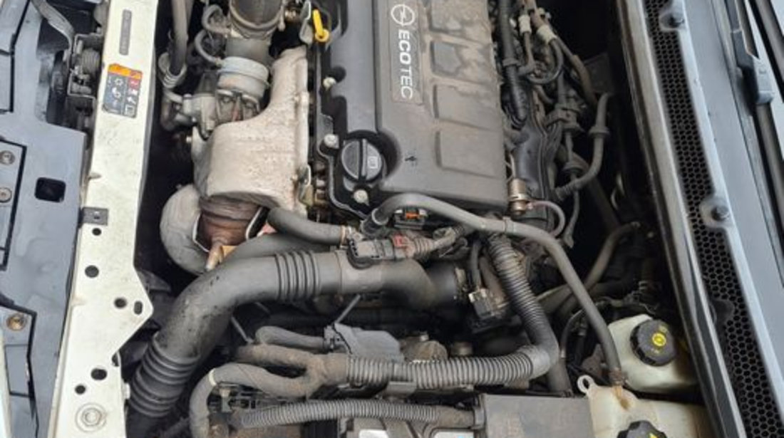 Dezmembrez Opel Astra J Sport tourer z40r alb 1.4 Turbo
