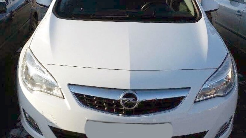 Dezmembrez Opel Astra J