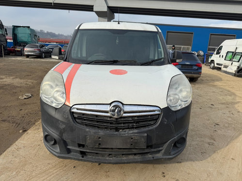 Dezmembrez Opel Combo 1.6 tdci A16FDH 2015