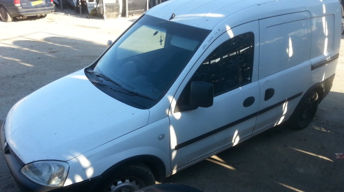 Dezmembrez Opel Combo C an fabr. 2004, 1.7DI