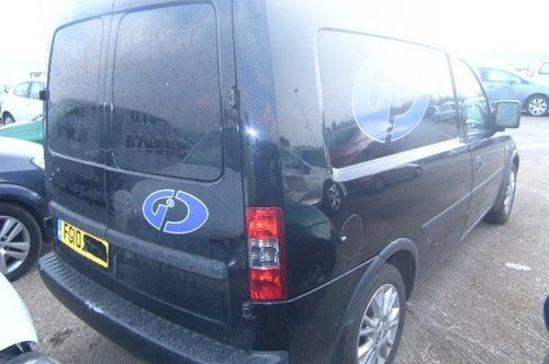 Dezmembrez Opel Combo