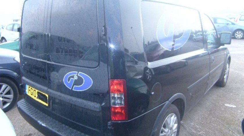 Dezmembrez Opel Combo