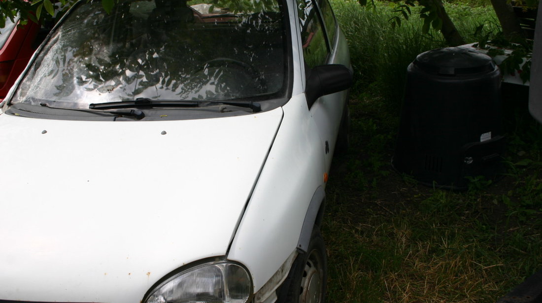 Dezmembrez opel corsa 1.2 benzina, an 1997