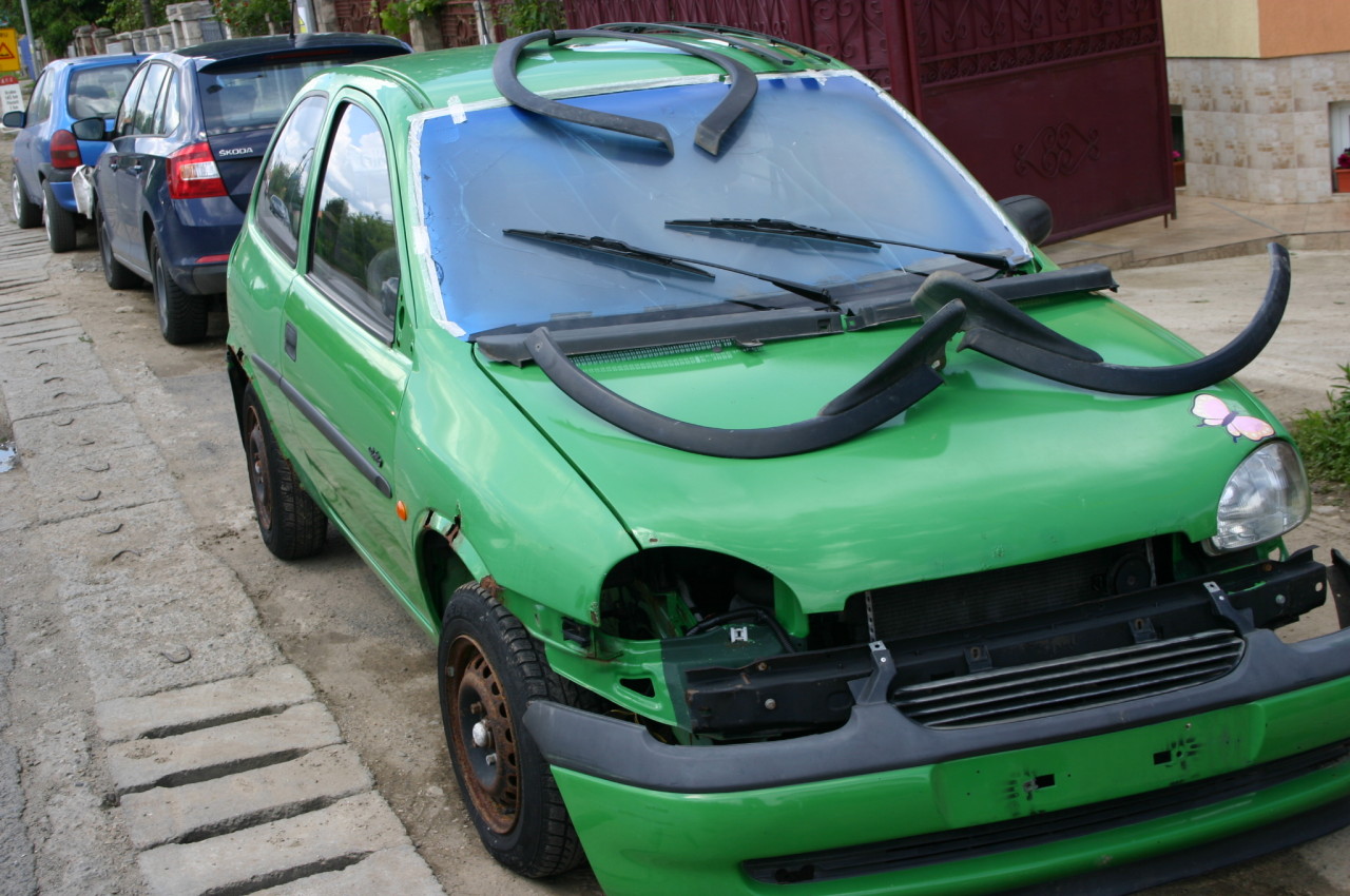 Dezmembrez opel corsa b, 1.0 benzina, an 1999