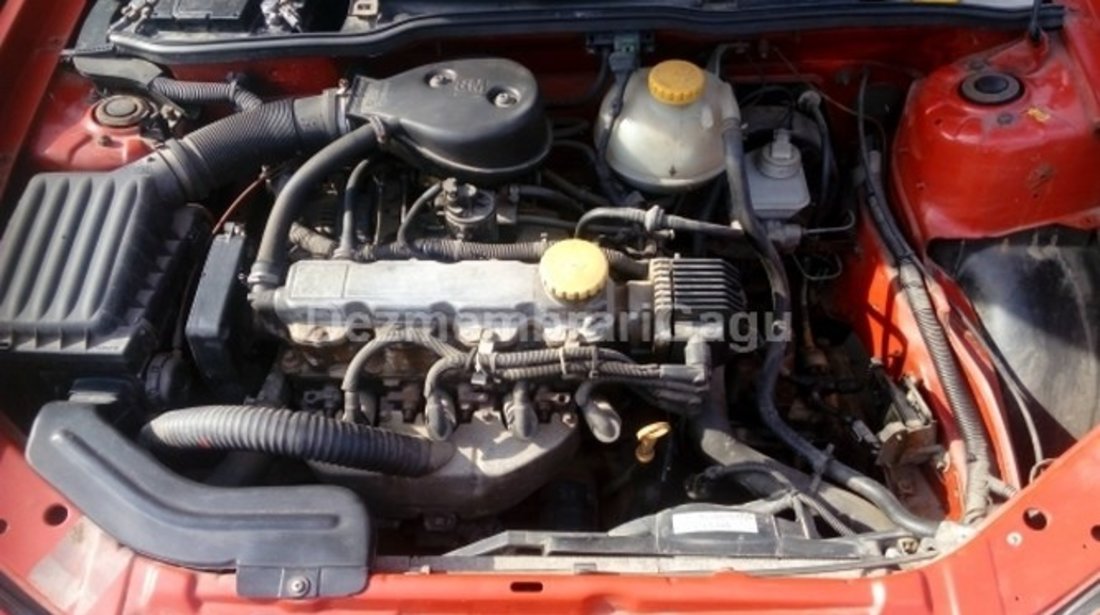 Dezmembrez Opel Corsa B, an 1996