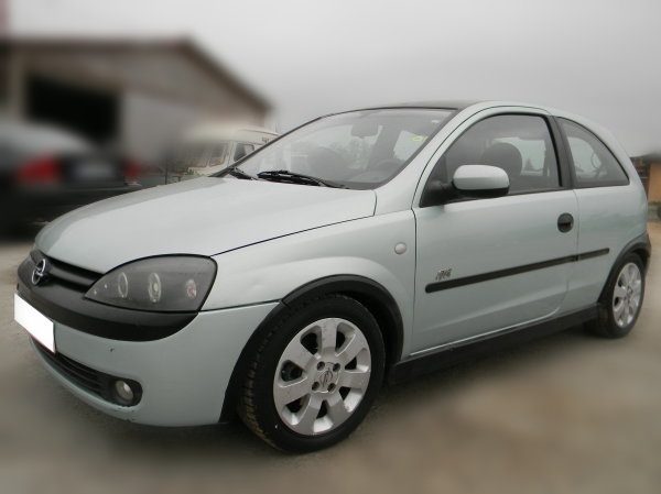 Dezmembrez Opel Corsa C 1.4i 16V, hatchback 2+1 usi an 2003