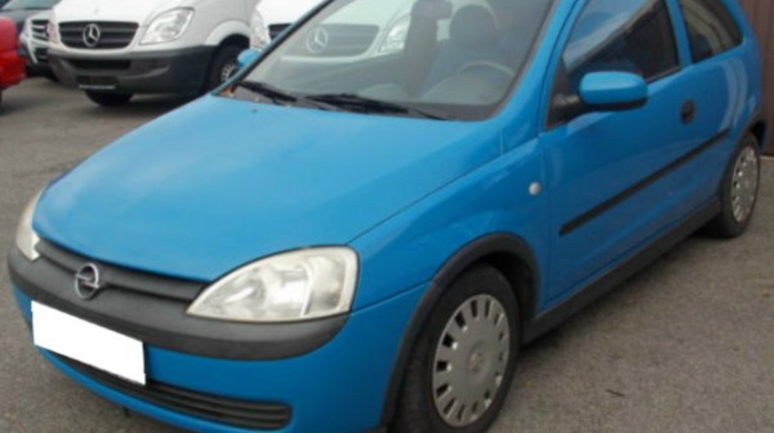 Dezmembrez Opel Corsa C 1 7 DTI hatchback 2+1 usi ,2004