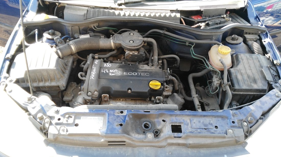 Dezmembrez Opel Corsa C 4 usi 1.2 benzina.Cod motor:Z12XE