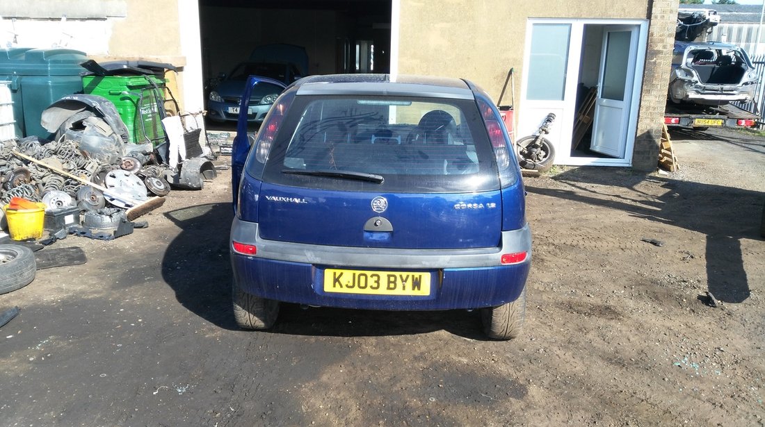 Dezmembrez Opel Corsa C 4 usi 1.2 benzina.Cod motor:Z12XE