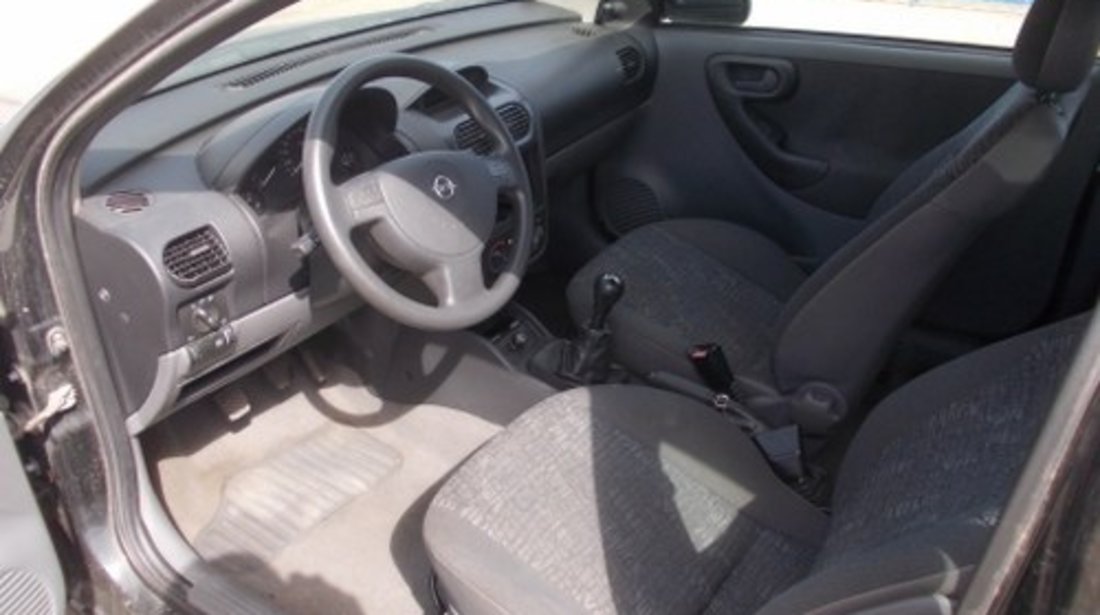 Dezmembrez Opel  Corsa C ,an 2002