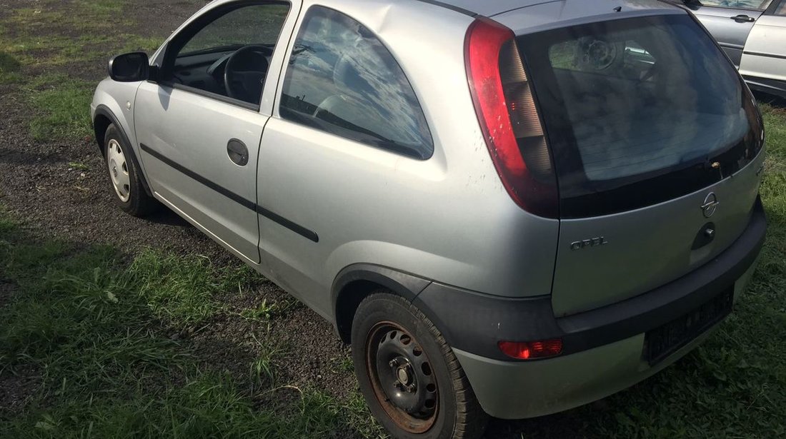 dezmembrez opel corsa c din 2002 motor 1000cm