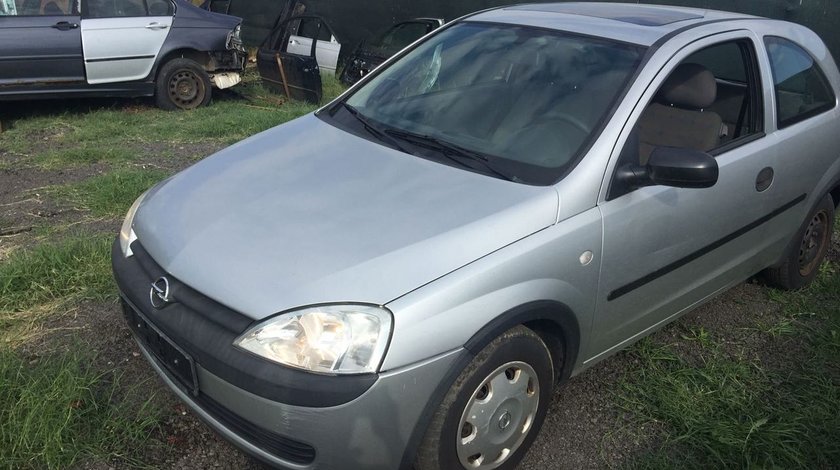 dezmembrez opel corsa c din 2002 motor 1000cm