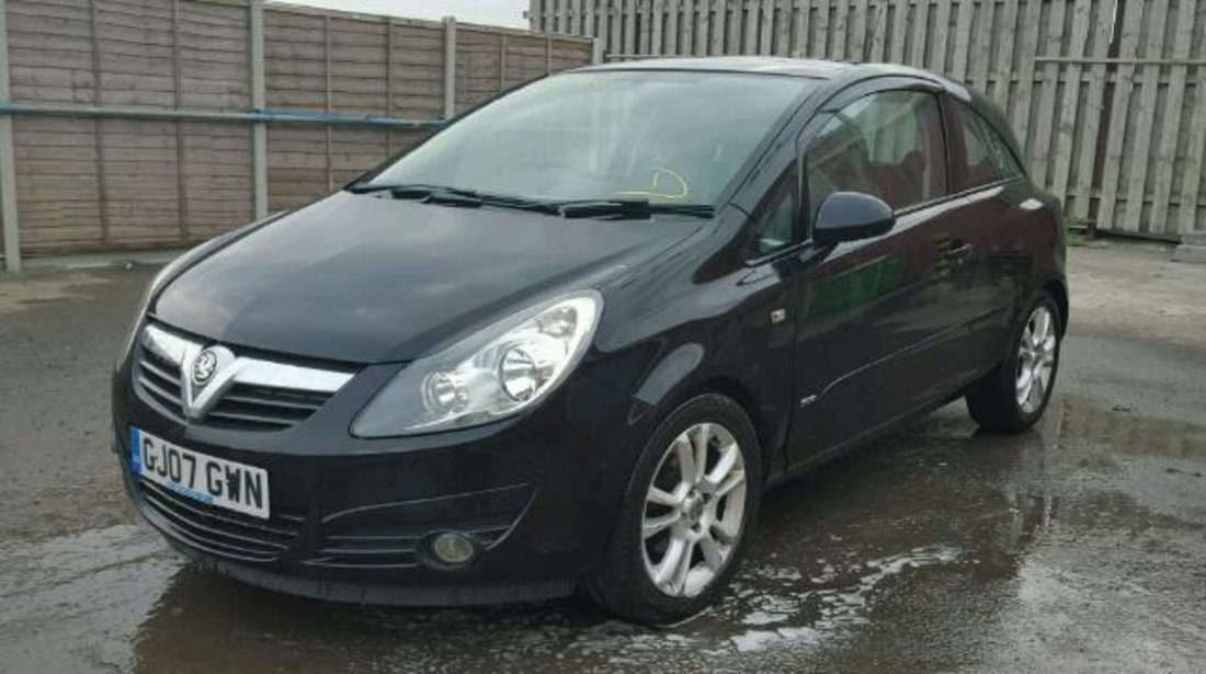 Dezmembrez Opel Corsa D