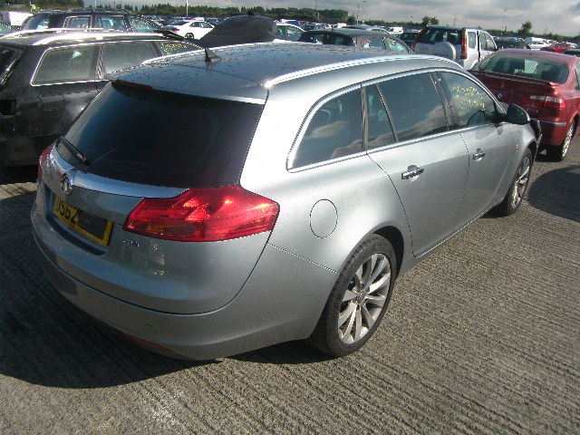 Dezmembrez Opel insignia 2.0cdti combi