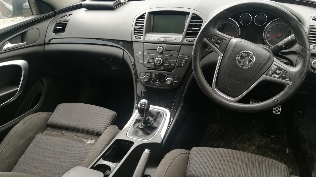 Dezmembrez Opel insignia A  2.0 cdti din 2009