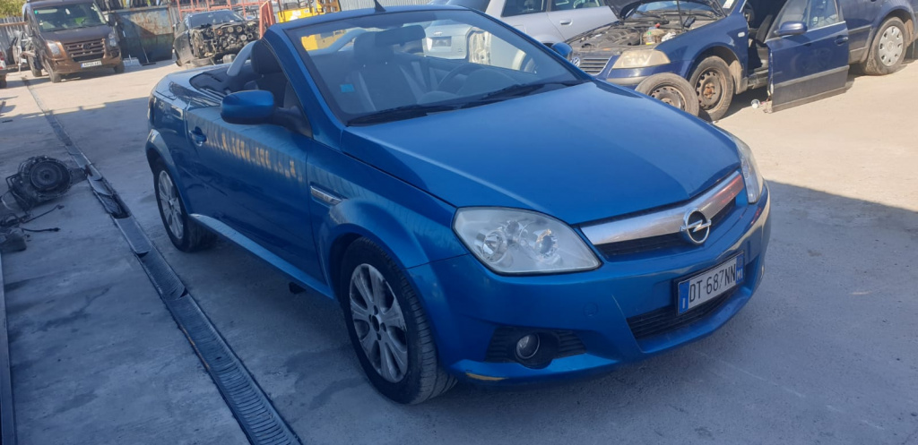 Dezmembrez Opel Tigra B 1.4 16v 66 kw 90 cp typ Z14XEP albastru Z21H