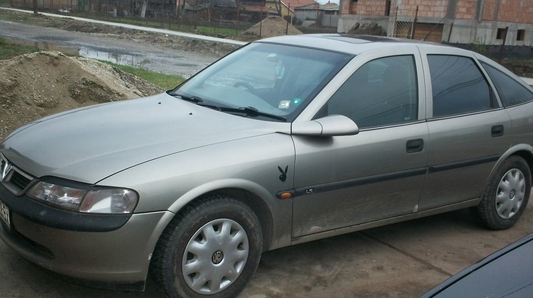 Dezmembrez Opel Vectra an 98 motor 1 8i 16 V