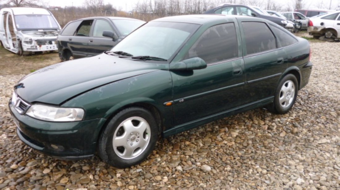 Dezmembrez Opel Vectra B