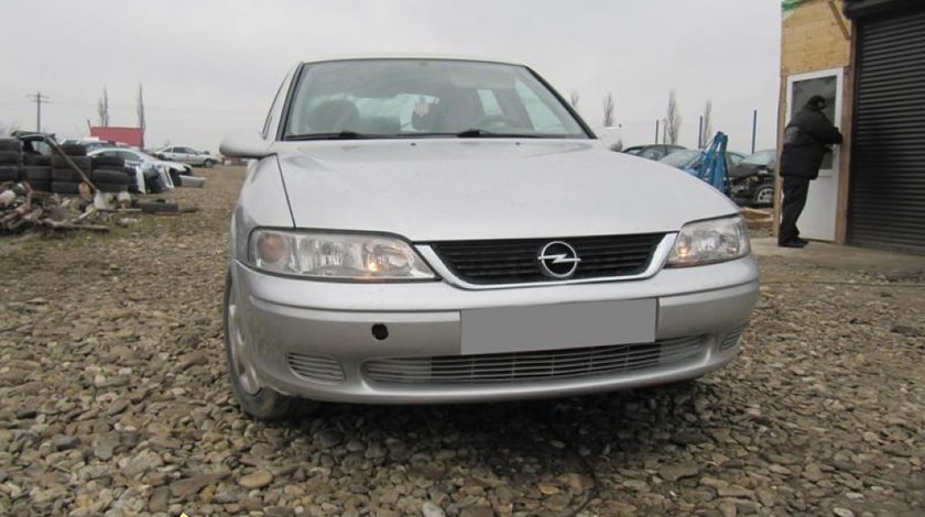 Dezmembrez Opel Vectra B