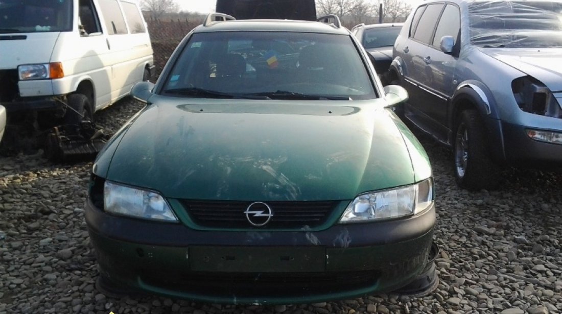 Dezmembrez Opel Vectra B