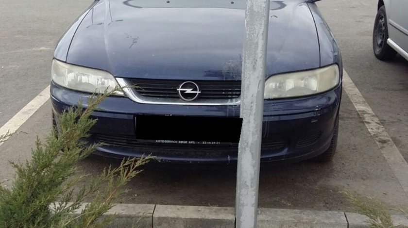 Dezmembrez Opel Vectra B
