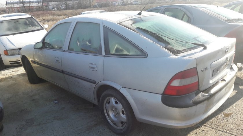 Dezmembrez Opel Vectra B